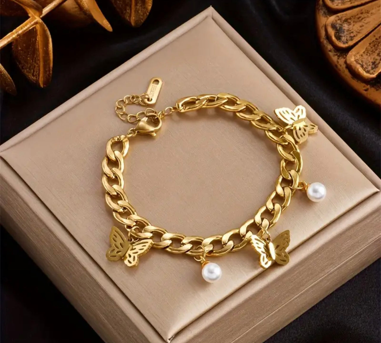Bracelet Élégant Doré En Acier Inoxydable, Pendentif En Perles Papillon, Bijoux Créatifs À La Mode, Cadeau Pour Hommes Et Femmes, 1 Pièce