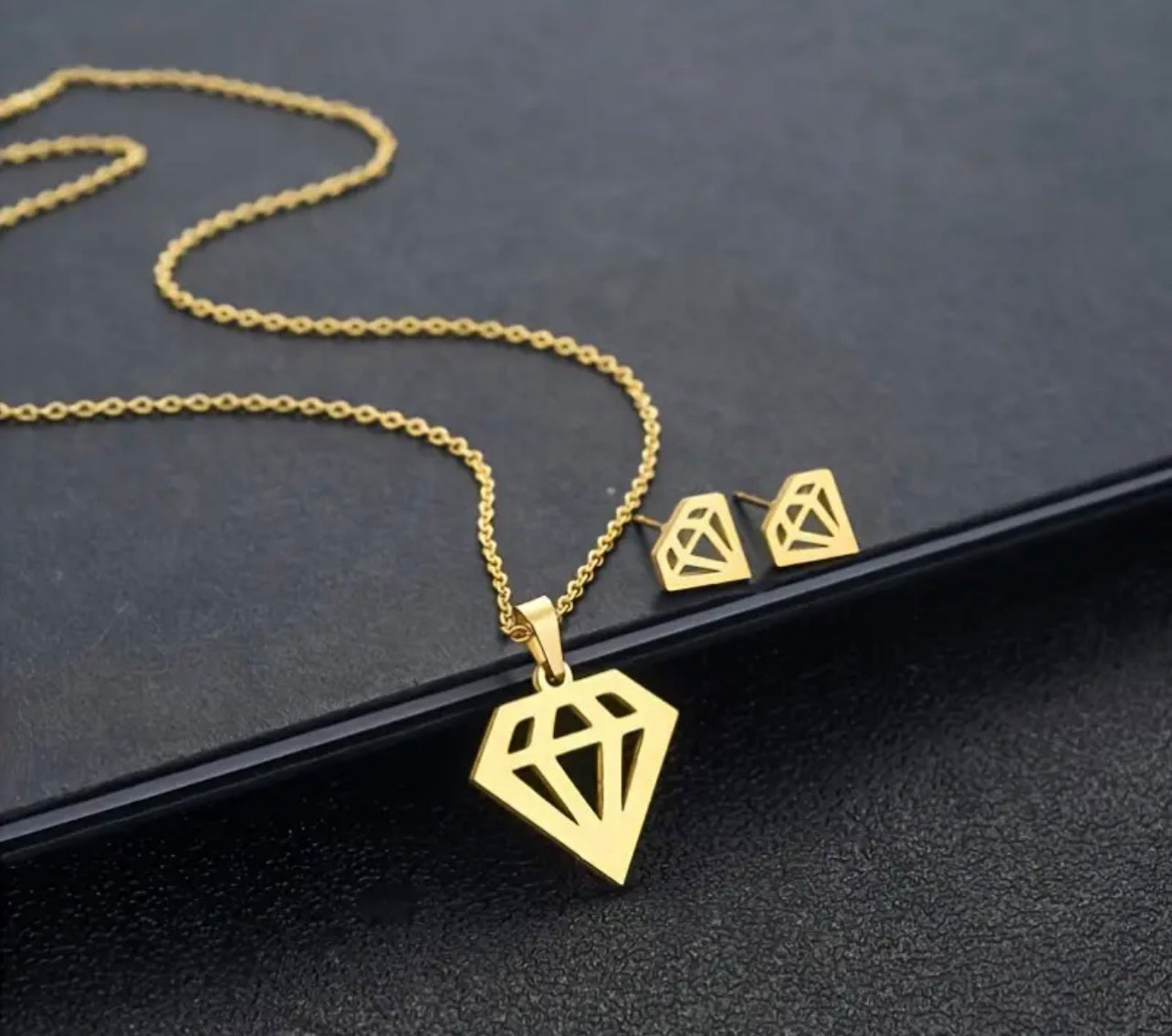 Ensemble collier et boucles d'oreilles en acier inoxydable plaqué or 18 carats, style simple et mignon, sans incrustation de pierre, bijoux à porter au quotidien pour les femmes, cadeau de Saint-Valentin, compatible toutes saisons