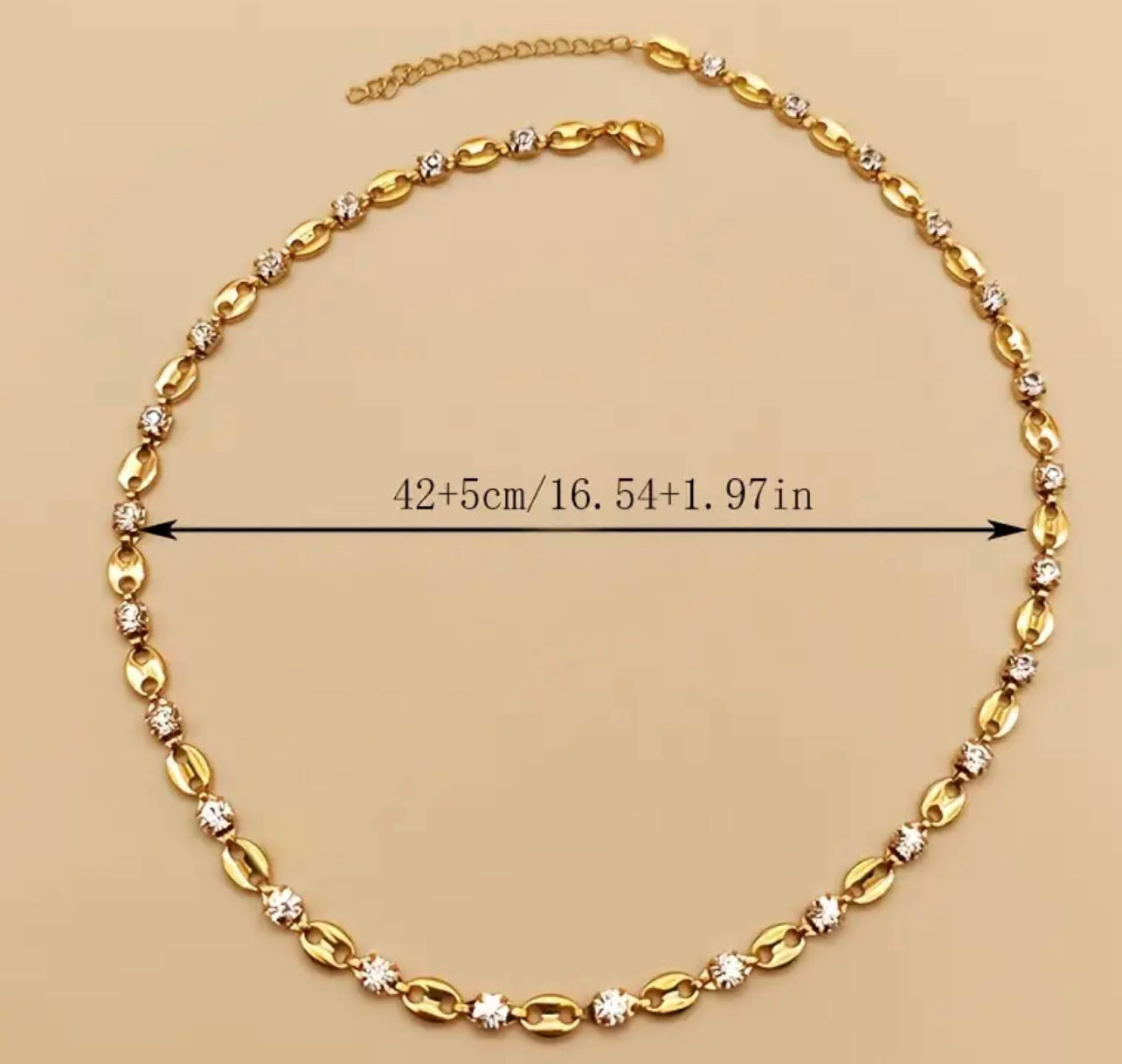 Collier élégant et sexy en acier inoxydable plaqué or 14 carats avec des pierres de zircone, motif de grains de café avec détail , bijoux à la mode pour femmes, polyvalent pour toutes les saisons et le port quotidien.