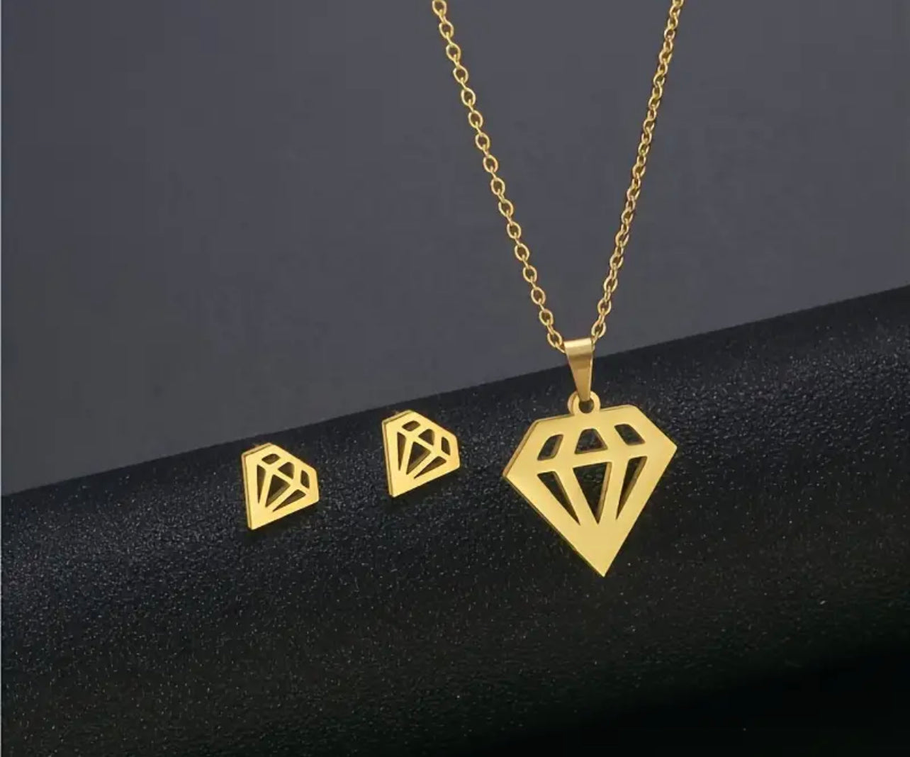 Ensemble collier et boucles d'oreilles en acier inoxydable plaqué or 18 carats, style simple et mignon, sans incrustation de pierre, bijoux à porter au quotidien pour les femmes, cadeau de Saint-Valentin, compatible toutes saisons
