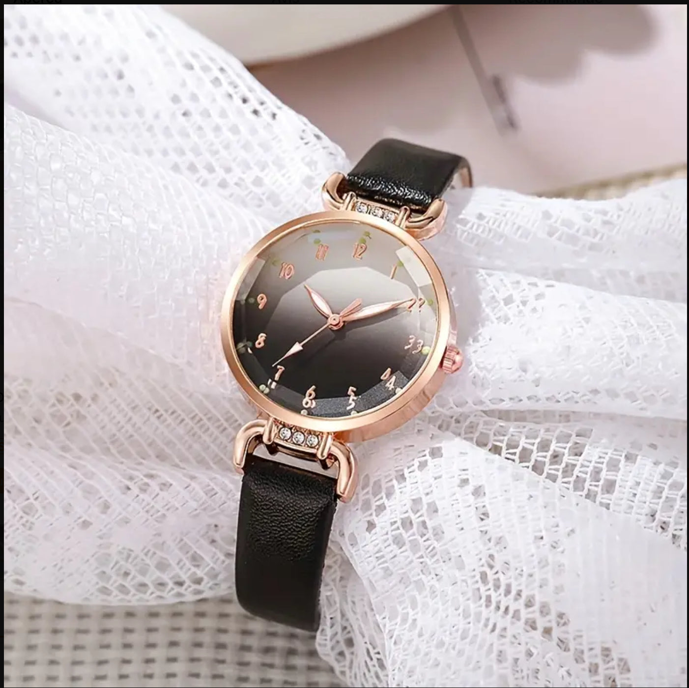 Montre à Quartz Chic pour Femme - Design Élégant et Simple avec Affichage Analogique à 12 Heures.