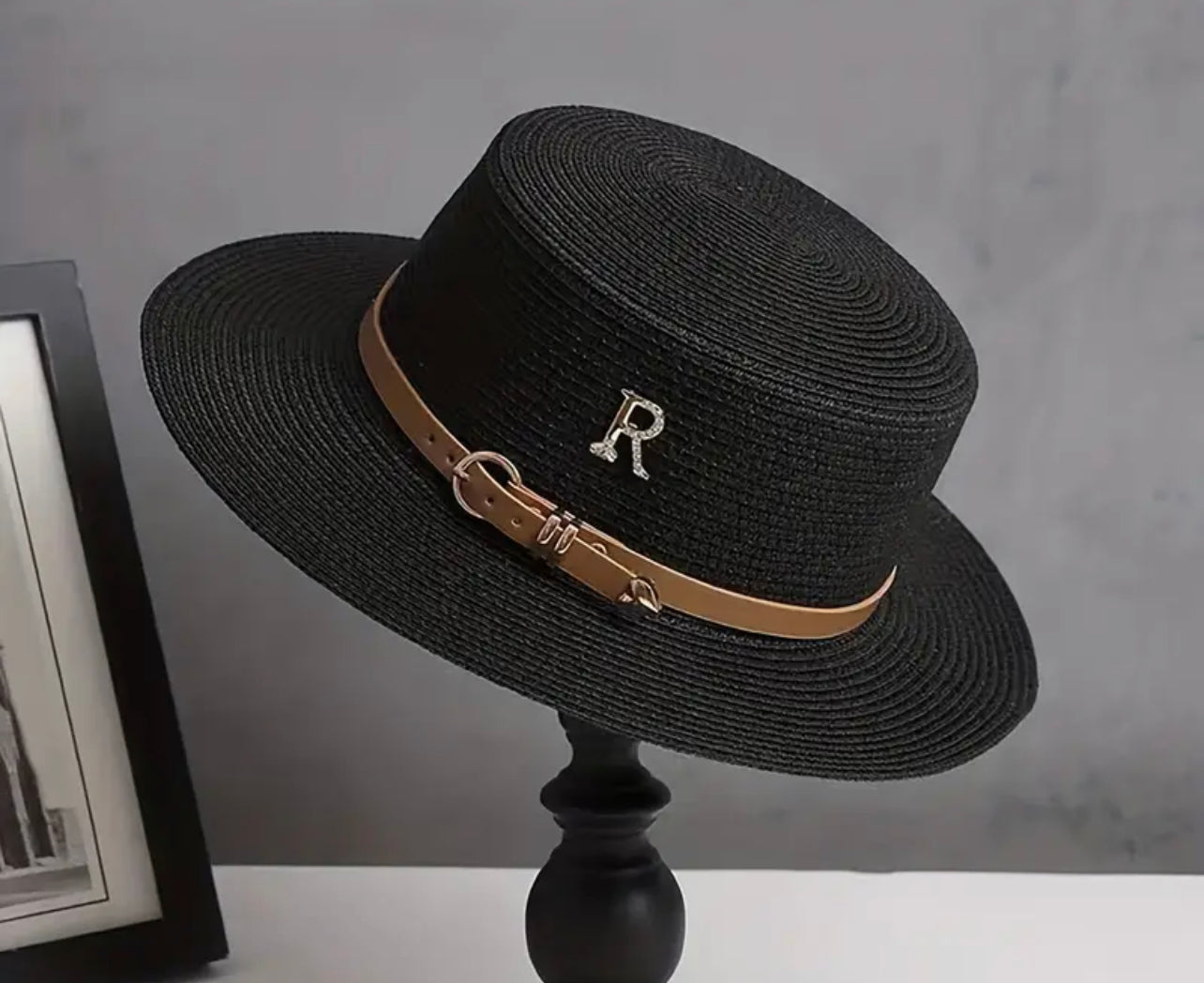 Élégant Chapeau De Paille Plat Avec Ceinture Décorative Style Français Chapeau De Soleil Classique De Voyage Pour Femmes