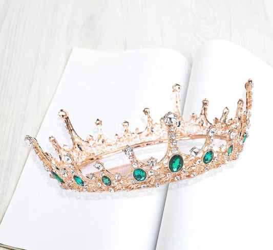 Bandeau design : La couronne de mariée est élégante et noble avec un design de couronne ronde dorée, sous la décoration de cristaux blancs les strass Vert deviennent encore plus étincelants et particulièrement chatoyants.
FACILE À UTILISER :cette œuvre