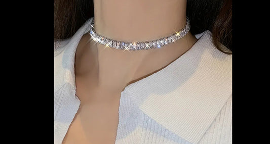 Collier de tennis brillant et imposant pour soirée des dames, idéal pour épouse et amies.