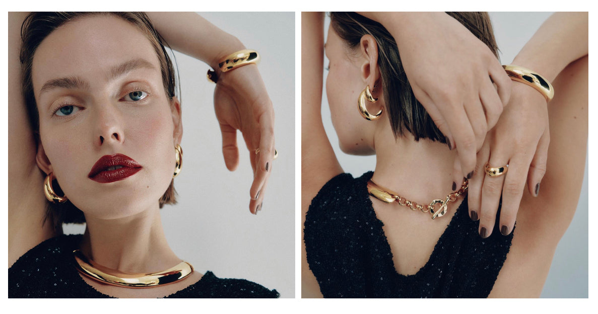 Ensemble de bijoux chic . Évitez de porter vos bijoux sous la douche ou pendant l'exercice, et portez-les après avoir appliqué du parfum ou de la laque. Protégez votre pièce de la pluie.