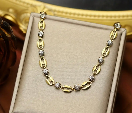 Collier élégant et sexy en acier inoxydable plaqué or 14 carats avec des pierres de zircone, motif de grains de café avec détail , bijoux à la mode pour femmes, polyvalent pour toutes les saisons et le port quotidien.