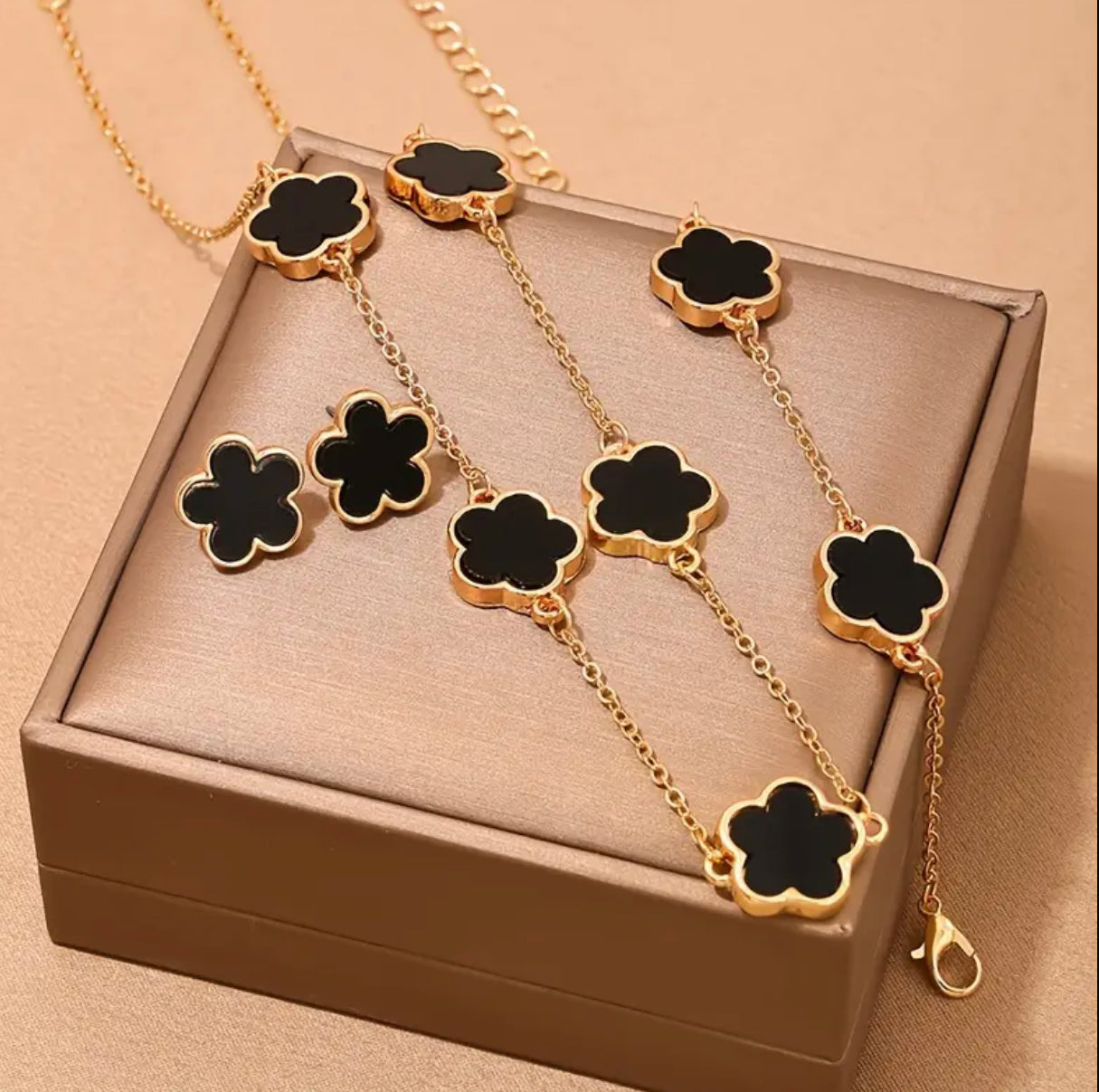 Ensemble de Bijoux Chic Minimaliste Fleur de Trèfle - Collier et Boucles d'Oreilles en Alliage de Zinc & Résine, Parfait pour Tenue Décontractée ou Cadeau de Saint-Valentin, Accessoire Élégant pour Femme