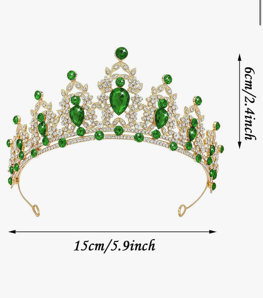 Couronne de reine exquise Notre couronne de princesse en cristal est spécialement conçue pour les femmes. Cela vous fait briller comme une reine lors des occasions importantes. En portant notre couronne de reine, vous ressemblerez à la reine que vous êtes