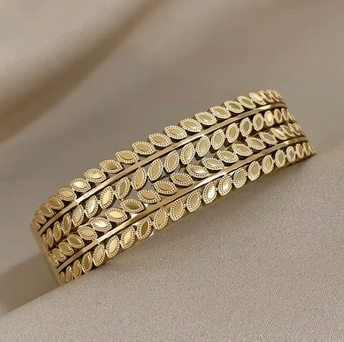 Bracelet large en acier inoxydable avec motif de feuille vintage pour hommes et femmes, élégant bracelet manchette à double feuille dorée, bijou imperméable