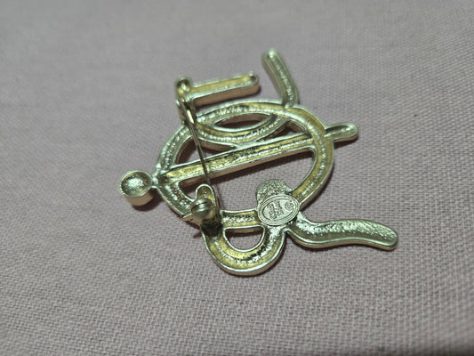 Broche doré luxe